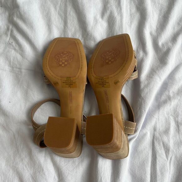 Vince-camuto Women's Tan and Cream Courts - Picture 3 of 3